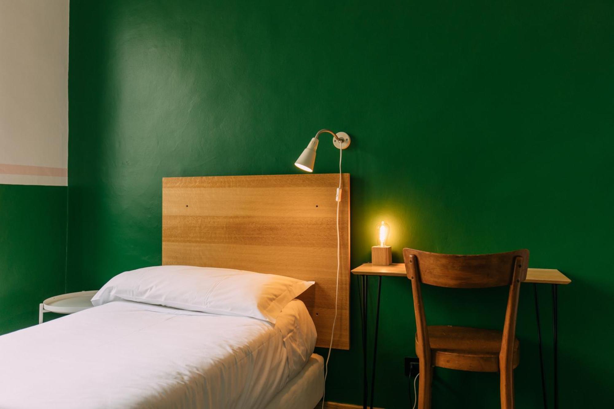 Tomato Urban Retreat Hotel Turin Room photo